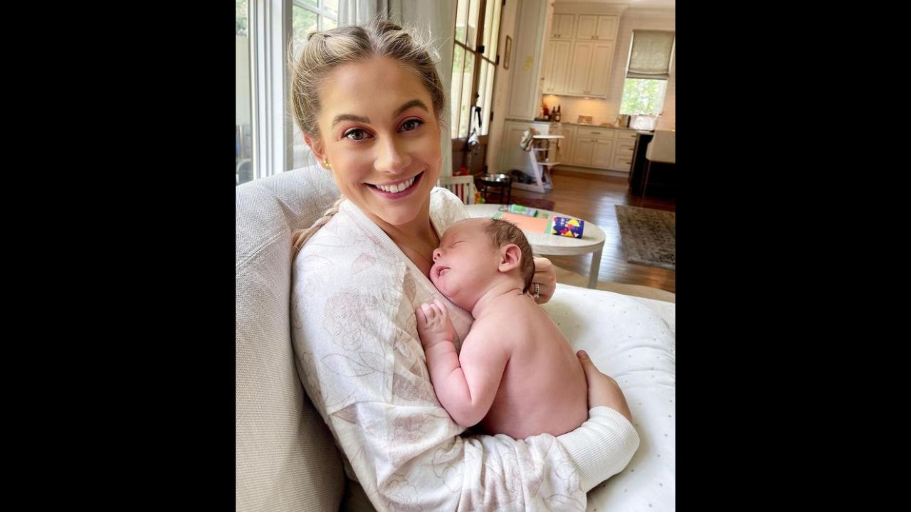 _Shawn Johnson Delights Fans with First Photos of Newborn