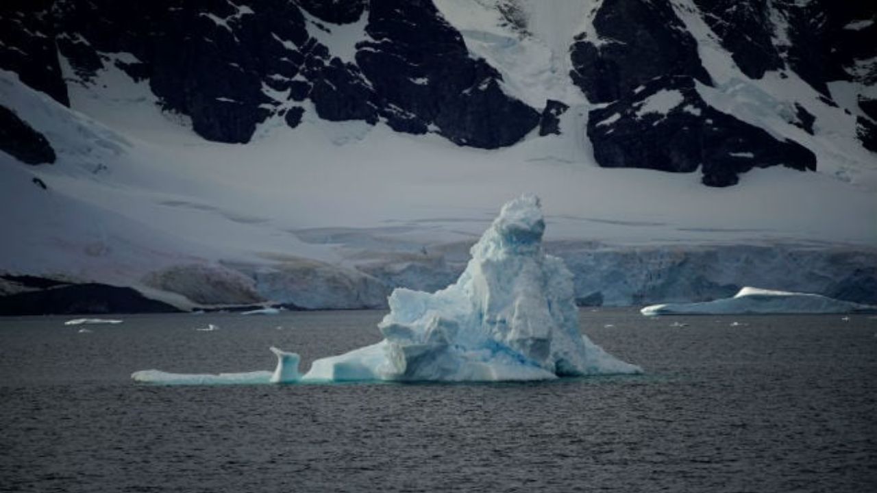 Antarctica ice level